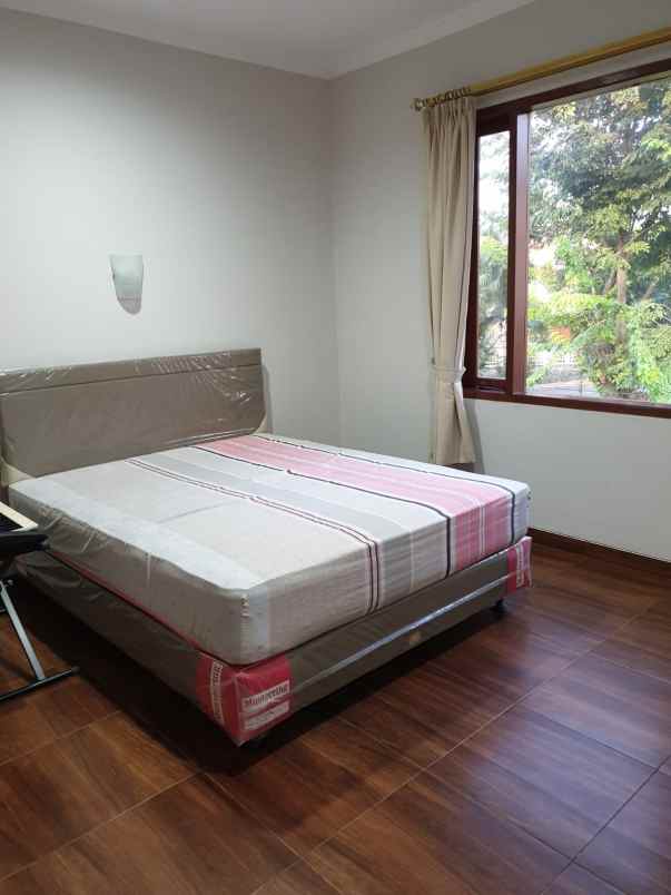 rumah jln bintaro utama