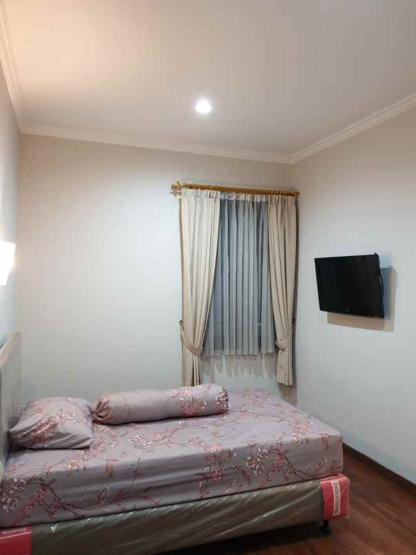 rumah jln bintaro utama