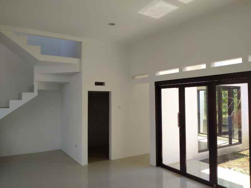 rumah jln cipanas 18 jambudipa