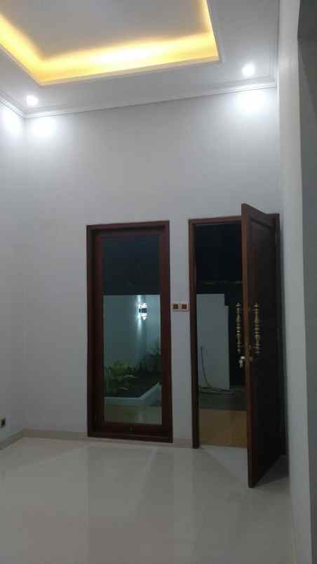 rumah jln raya kedoya