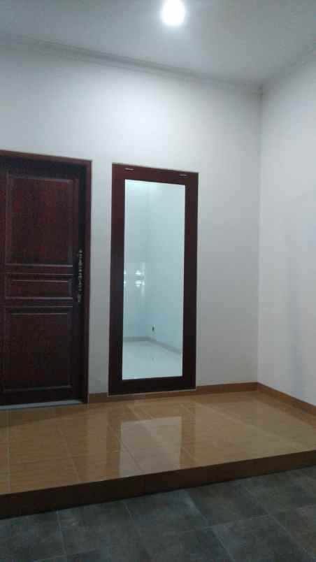 rumah jln raya kedoya