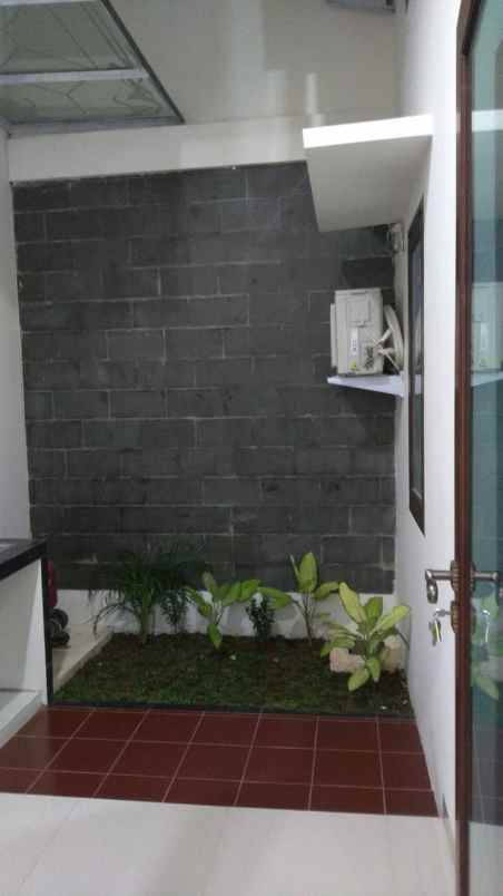 rumah jln raya kedoya