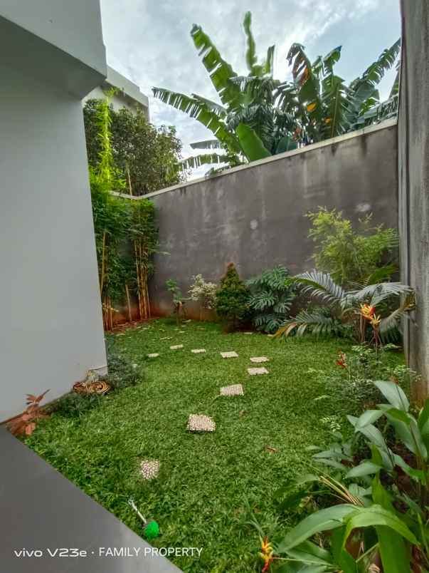 rumah jln raya kelapa dua jakarta