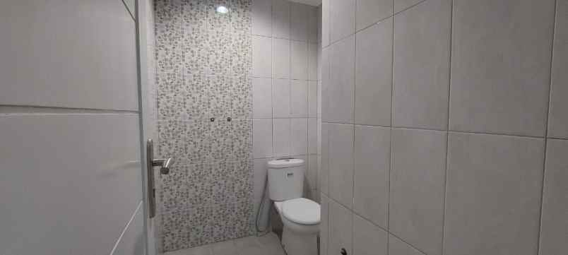 rumah jln raya kelapa dua jakarta