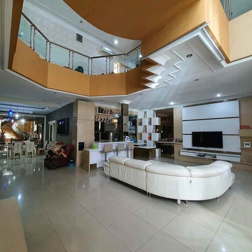 rumah kelapa gading