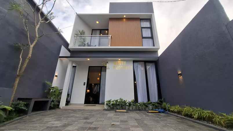 rumah kontemporer 2 lantai di ngaglik sleman