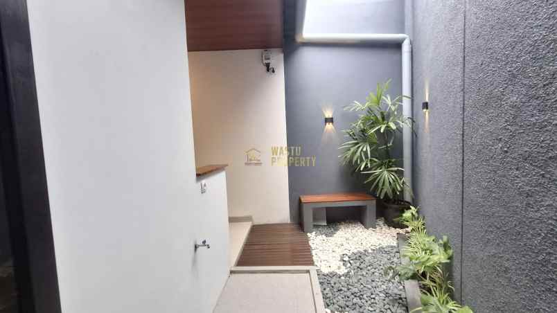 rumah kontemporer 2 lantai di ngaglik sleman