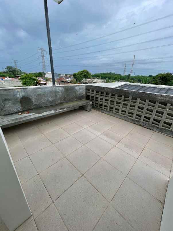 rumah kpr syariah 2 lantai strategis akses 2 mobil