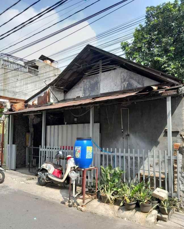rumah lama hitung tanah di utan kayu jaktim