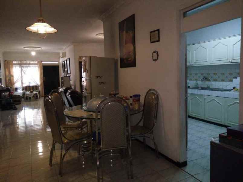 rumah manyar tirtoyoso selatan terawat row 3 mobil