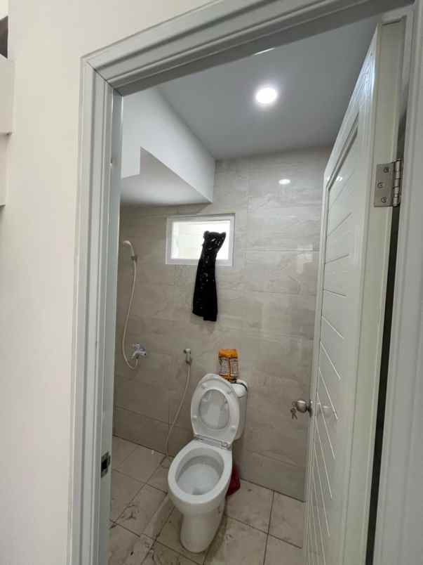 rumah mewah 2 lantai dalam cluster di mampang depok