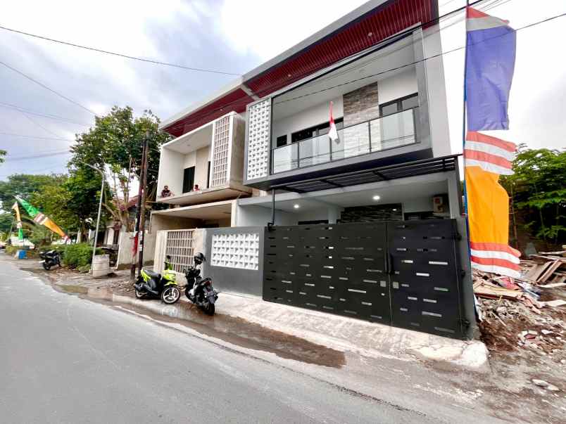 rumah mewah 2 lantai dekat terminal condong catur