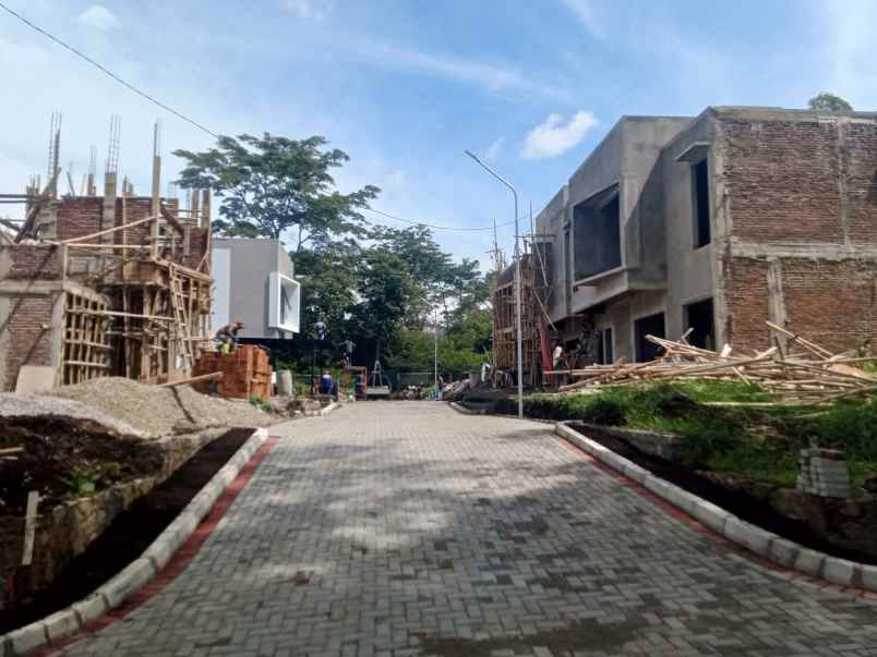 rumah mewah 2 lantai dengan rooftop di dago bandung