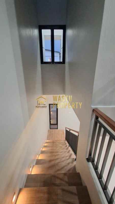 rumah mewah 2 lantai desain modern di maguwoharjo