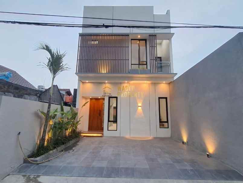 rumah mewah 2 lantai desain modern di maguwoharjo
