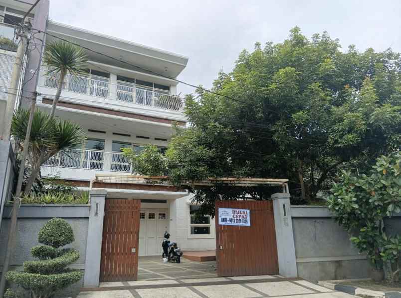 rumah mewah 3 lantai di nusa hijau cimahi