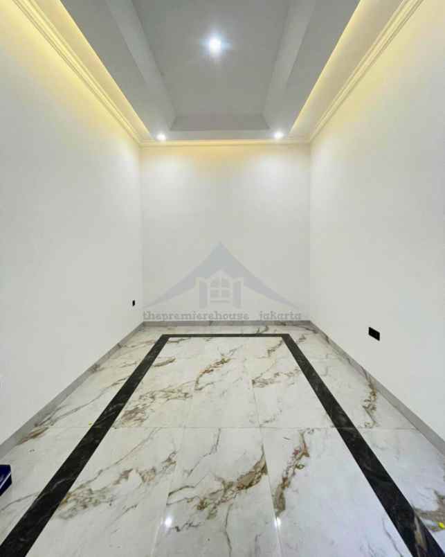 rumah mewah dalam cluster exclusive jagakarsa