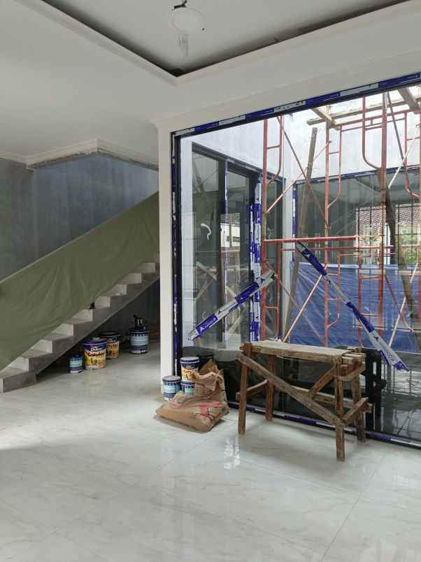 rumah mewah dalam komplek besar bukit cirendeu tangsel