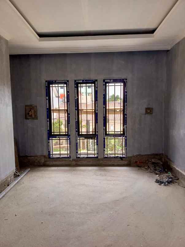 rumah mewah dalam komplek besar bukit cirendeu tangsel