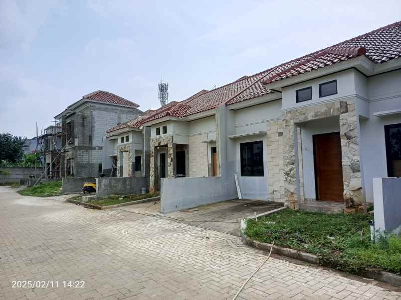 rumah mewah dekat pintu tol di puri amira depok