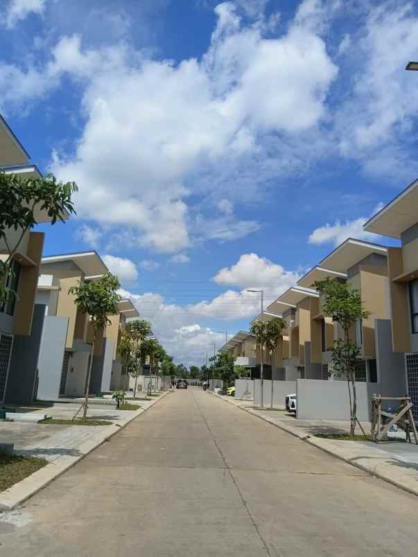 rumah mewah di podomoro park buah batu