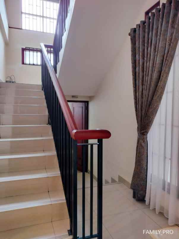 rumah mewah lahan luas di bintaro sektor 2