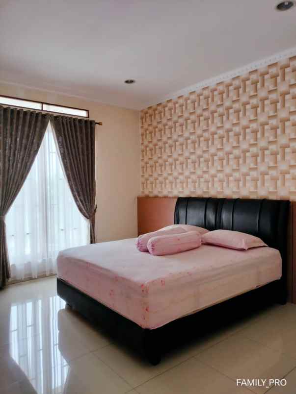 rumah mewah lahan luas di bintaro sektor 2