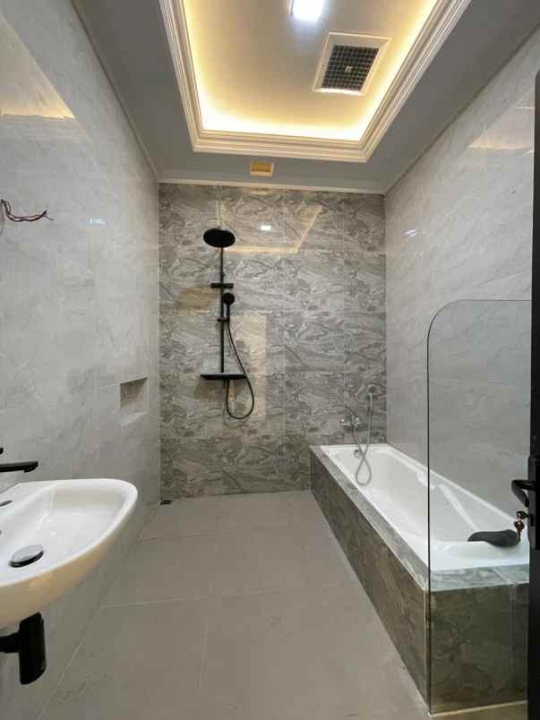 rumah mewah luxury siap huni di jl kaliurang km 8