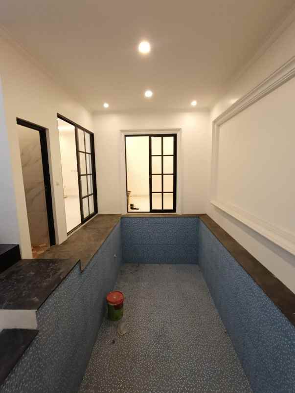 rumah mewah siap huni bebas banjir di pejaten