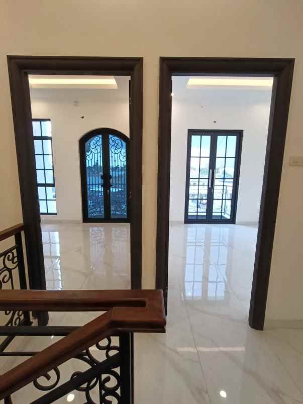 rumah mewah siap huni bebas banjir di pejaten