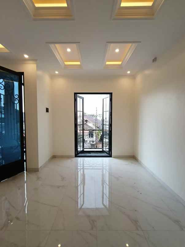 rumah mewah siap huni bebas banjir di pejaten