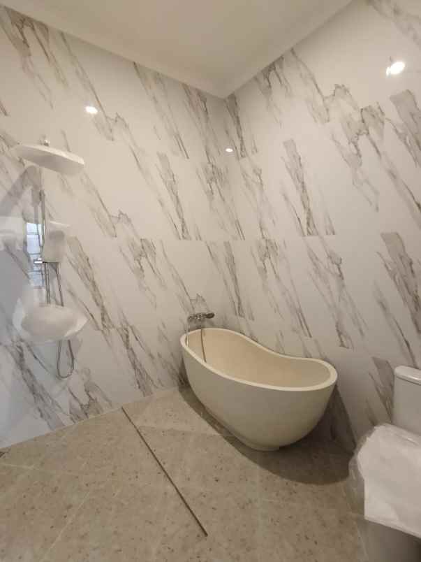 rumah mewah siap huni bebas banjir di pejaten