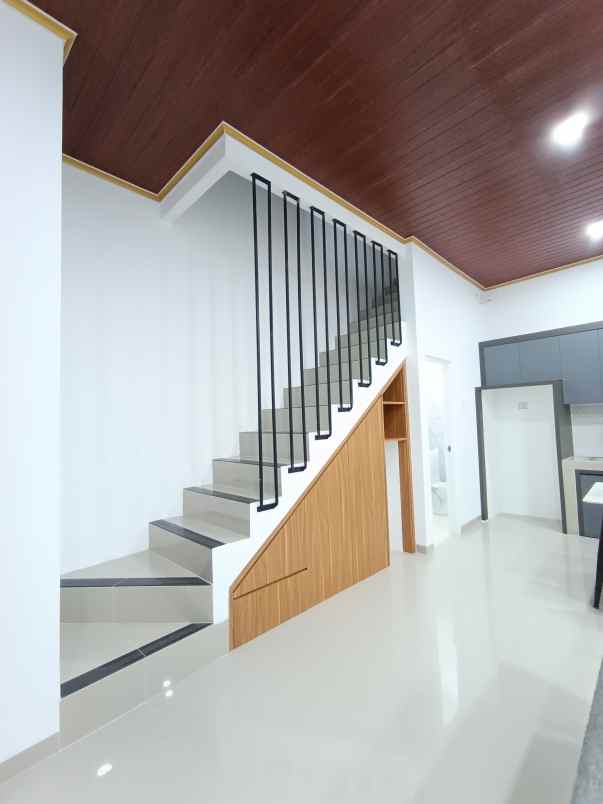 rumah minimalis 2 lantai di bojongsari depok