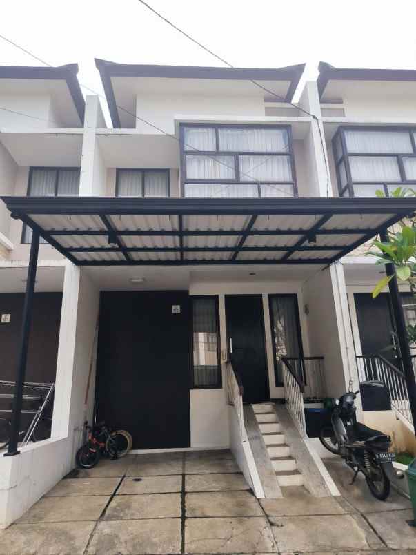 rumah nyaman dan strategis di the villas serpong