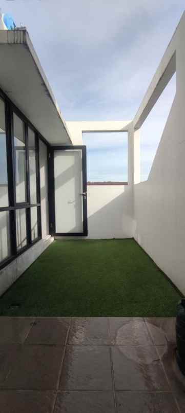 rumah nyaman dan strategis di the villas serpong