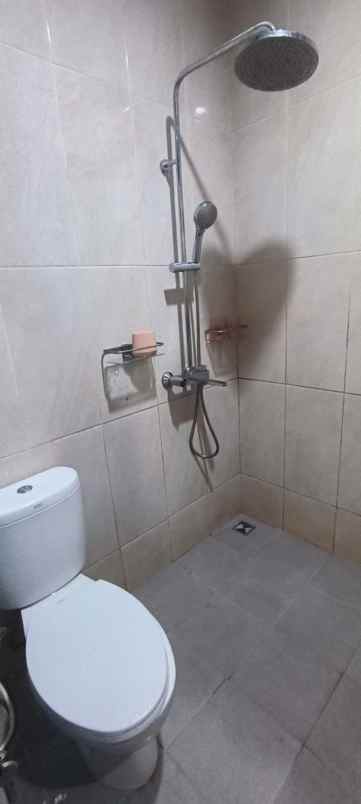 rumah nyaman dan strategis di the villas serpong