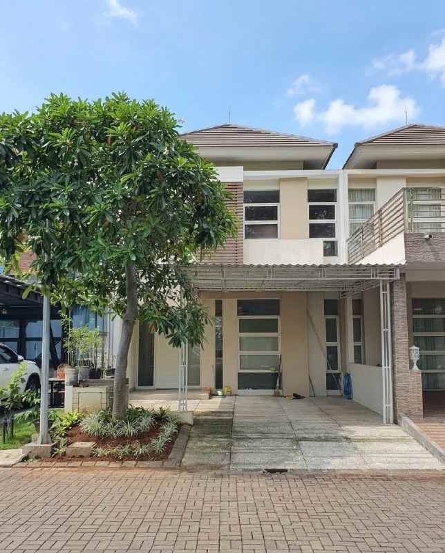 rumah pakuwon city strategis furnish