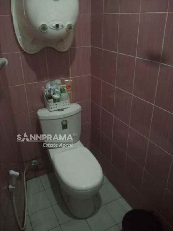 rumah pojok luas di cluster permata cimanggis tapos rn