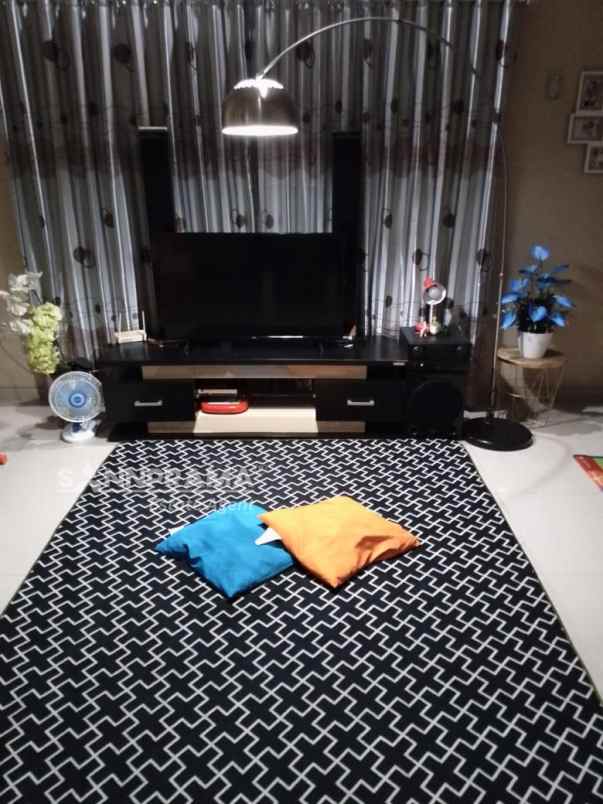 rumah pojok luas di cluster permata cimanggis tapos rn