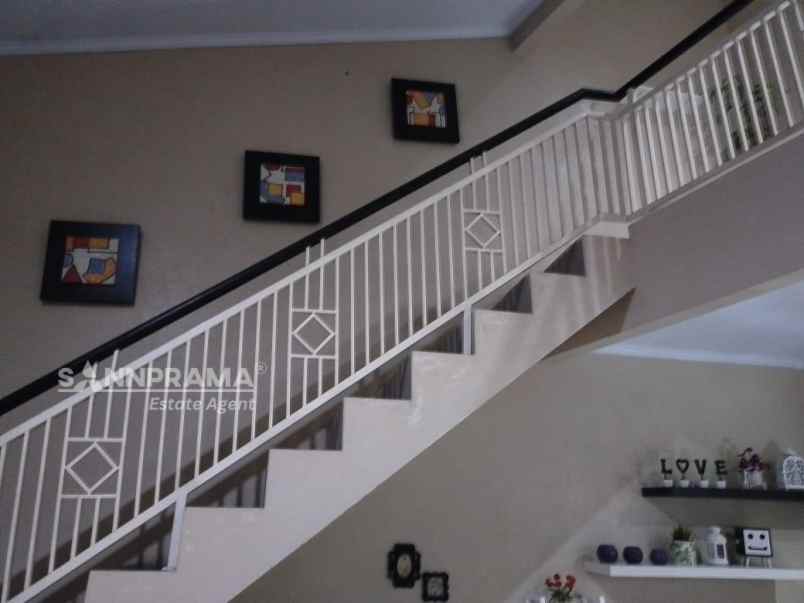 rumah pojok luas di cluster permata cimanggis tapos rn