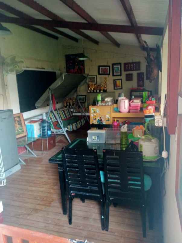 rumah sariwangi regency ada taman belakang