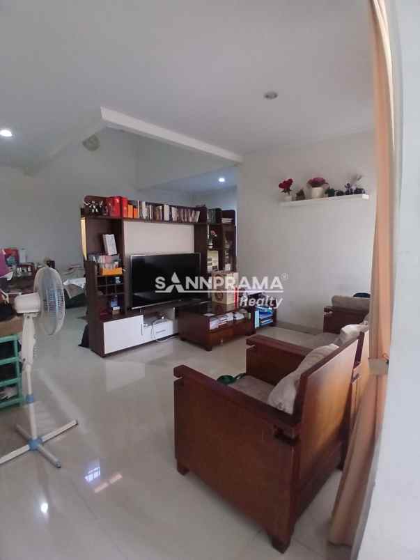rumah second 2 lantai strategis di mampang hills depok