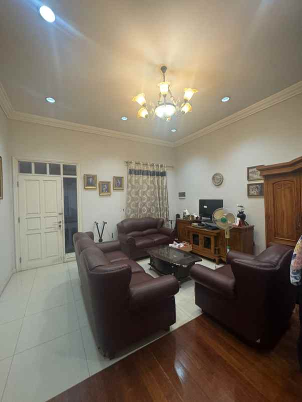 rumah second dalam komplek di rawamangun jaktim