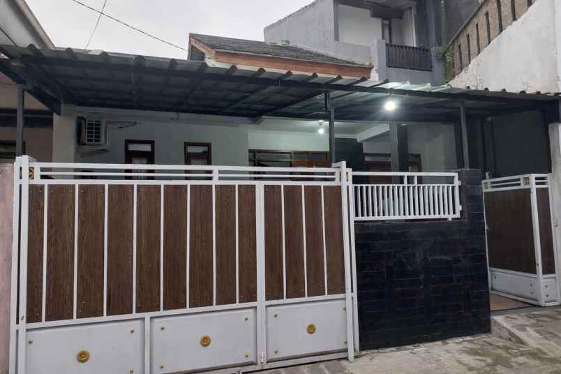 rumah siap huni 1 5 lantai dekat borma permana