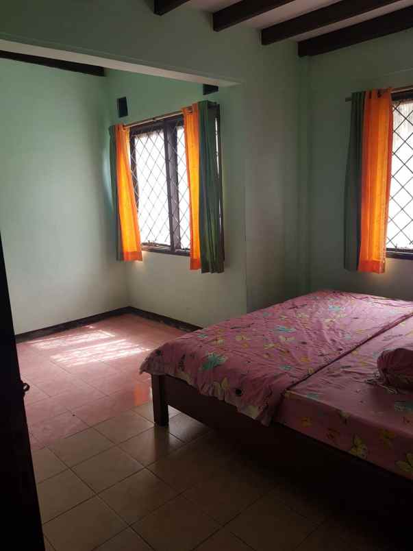 rumah villa istana bunga cisarua dekat wisata lembang