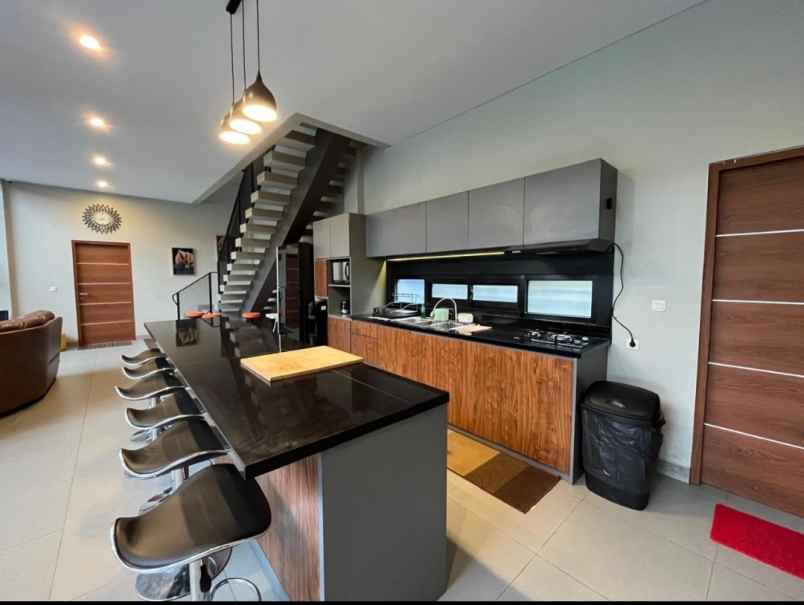 villa mewah di cisarua kabupaten bogor