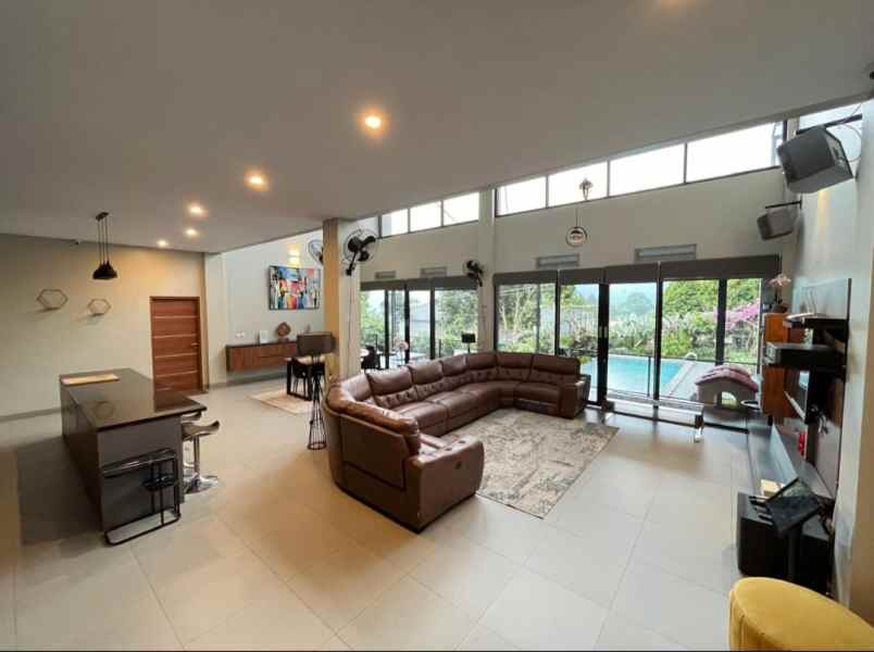 villa mewah di cisarua kabupaten bogor