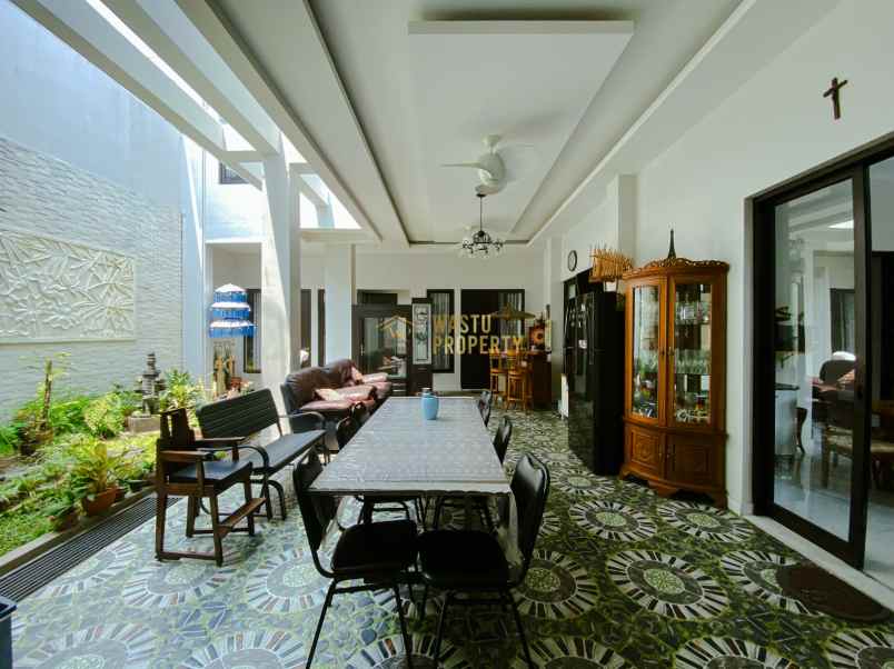 villa mewah di jantung kota jogja tanah luas