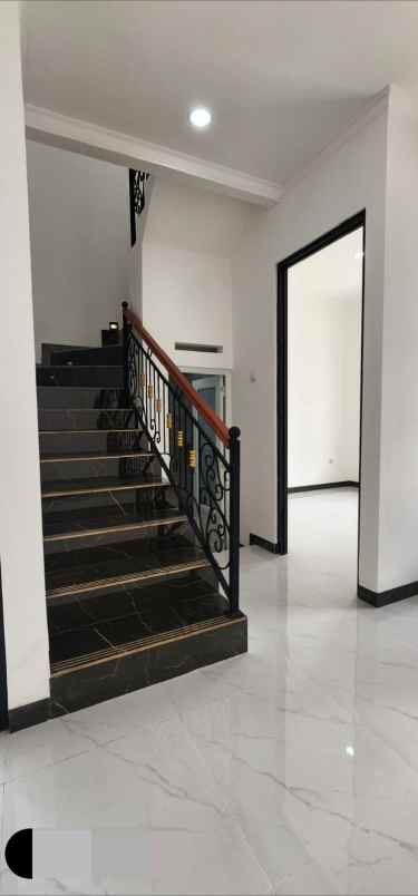 white orchid tanahbaru rumah mewah dekat jaksel