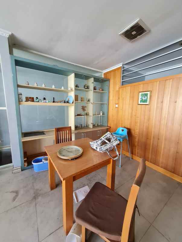 3 ruko connecting jadi 1 di mayjend sungkono 2 lantai